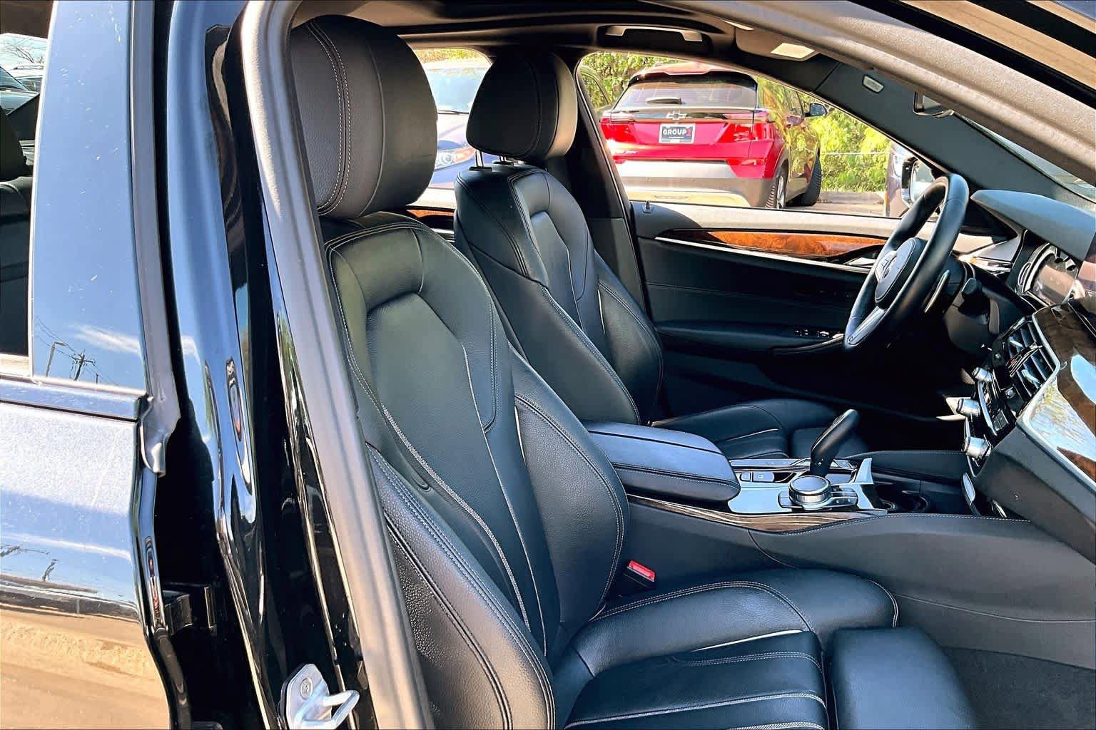 Used 2019 BMW 540i w/ M Sport Package RWD image 9