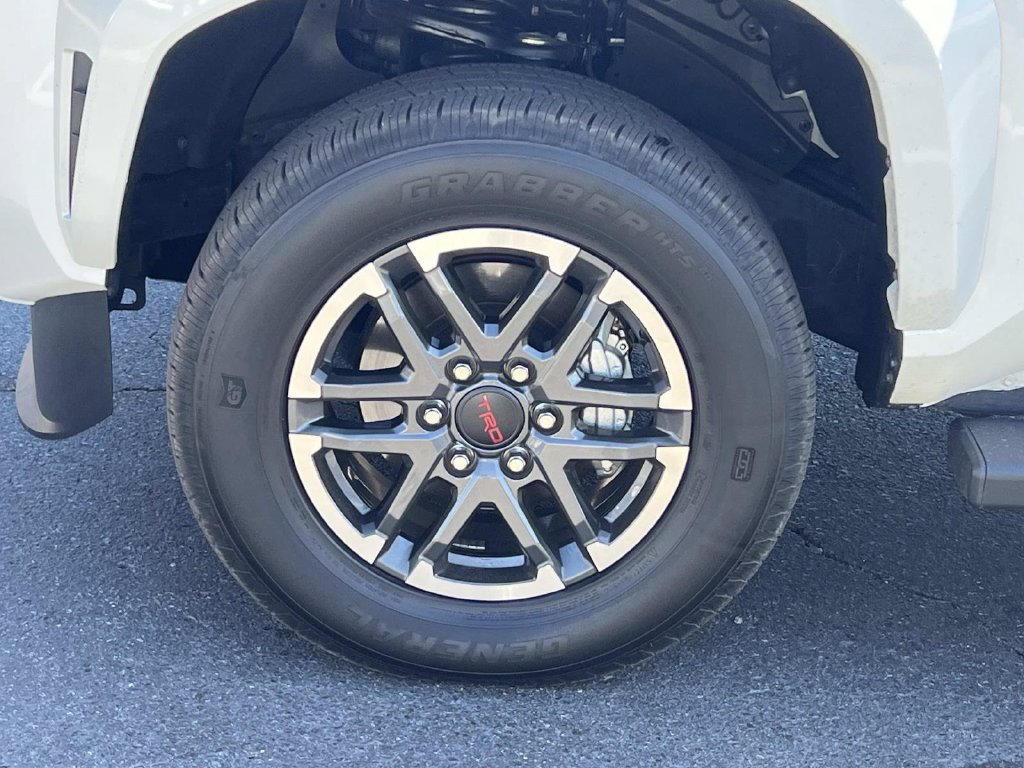 Used 2025 Toyota Tacoma TRD Sport RWD image 12