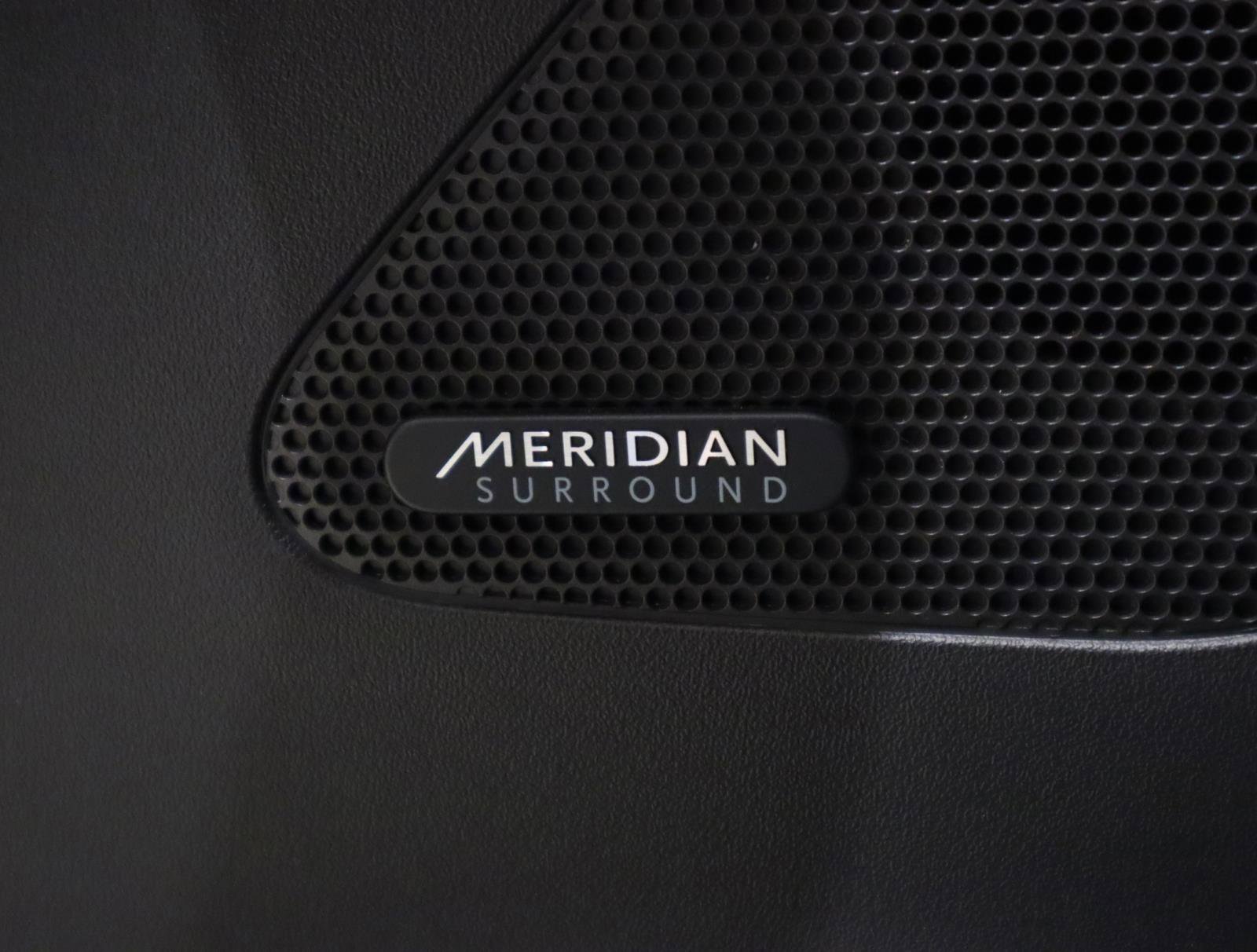 Used 2020 Jaguar F-PACE SVR image 41