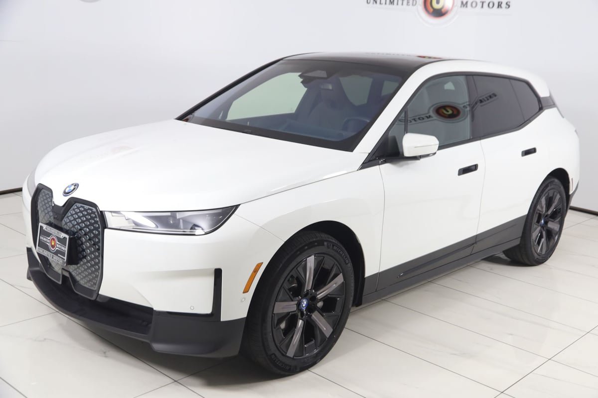 Used 2024 BMW iX xDrive50 w/ Convenience Package AWD/4WD image 22