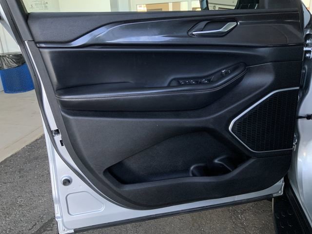 Used 2021 Jeep Grand Cherokee L Laredo image 13