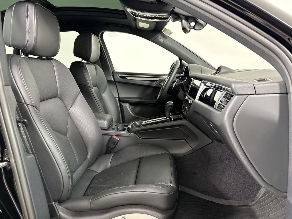 New 2026 Porsche Macan AWD/4WD image 24