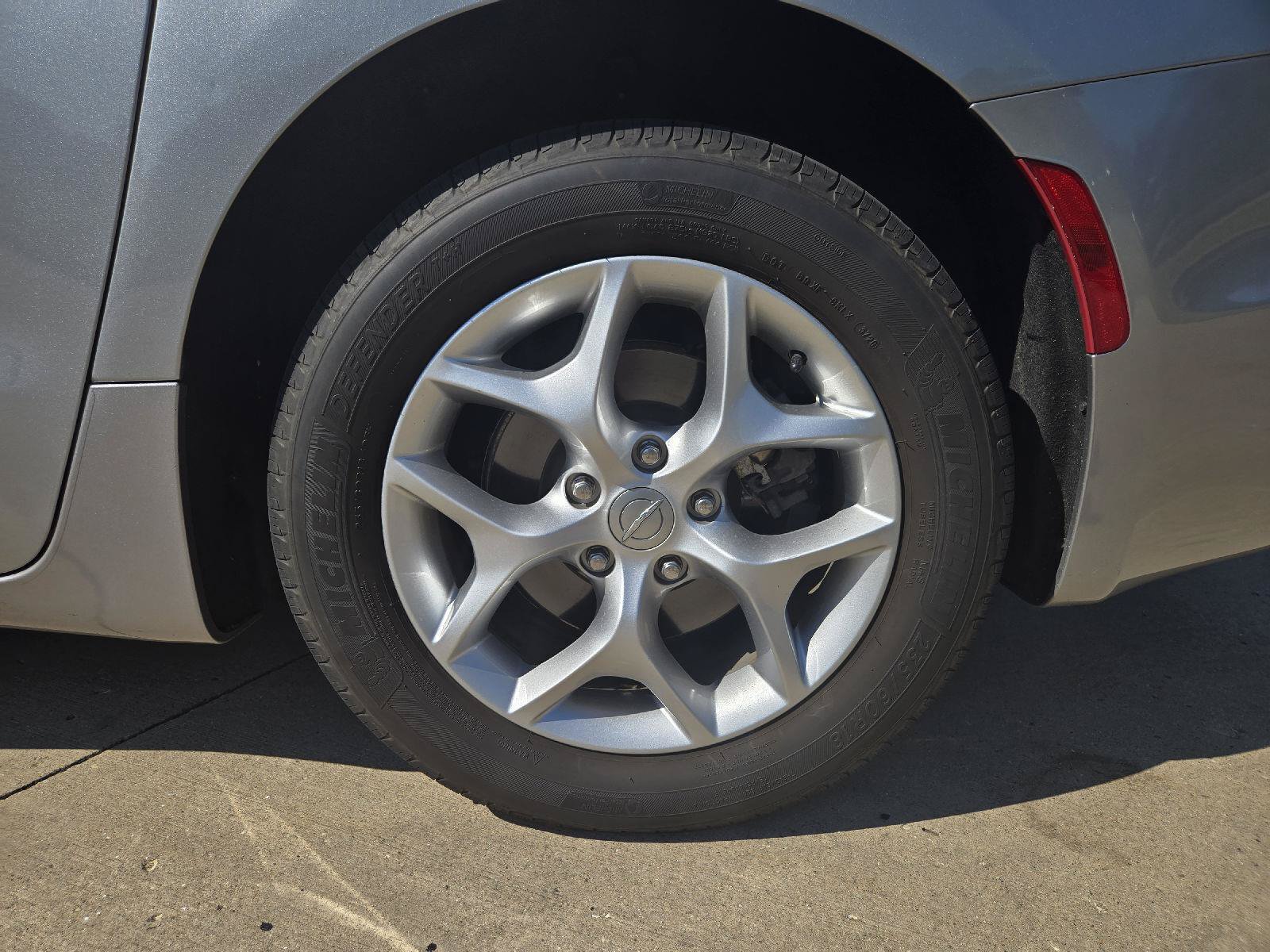 Used 2019 Chrysler Pacifica Touring-L Plus w/ Tire & Wheel Group FWD image 11