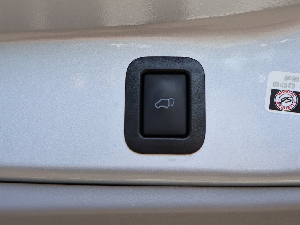 Used 2018 Toyota Highlander Limited Platinum AWD/4WD image 16