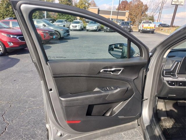 Used 2023 Kia Sportage LX image 30