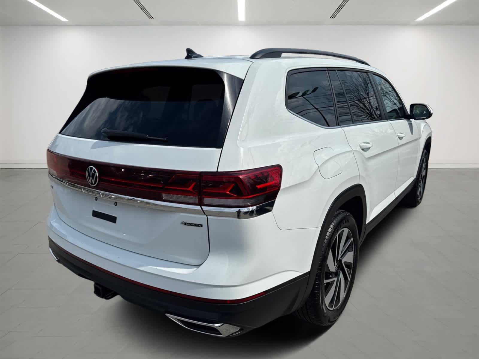 Used 2025 Volkswagen Atlas SE AWD/4WD image 6