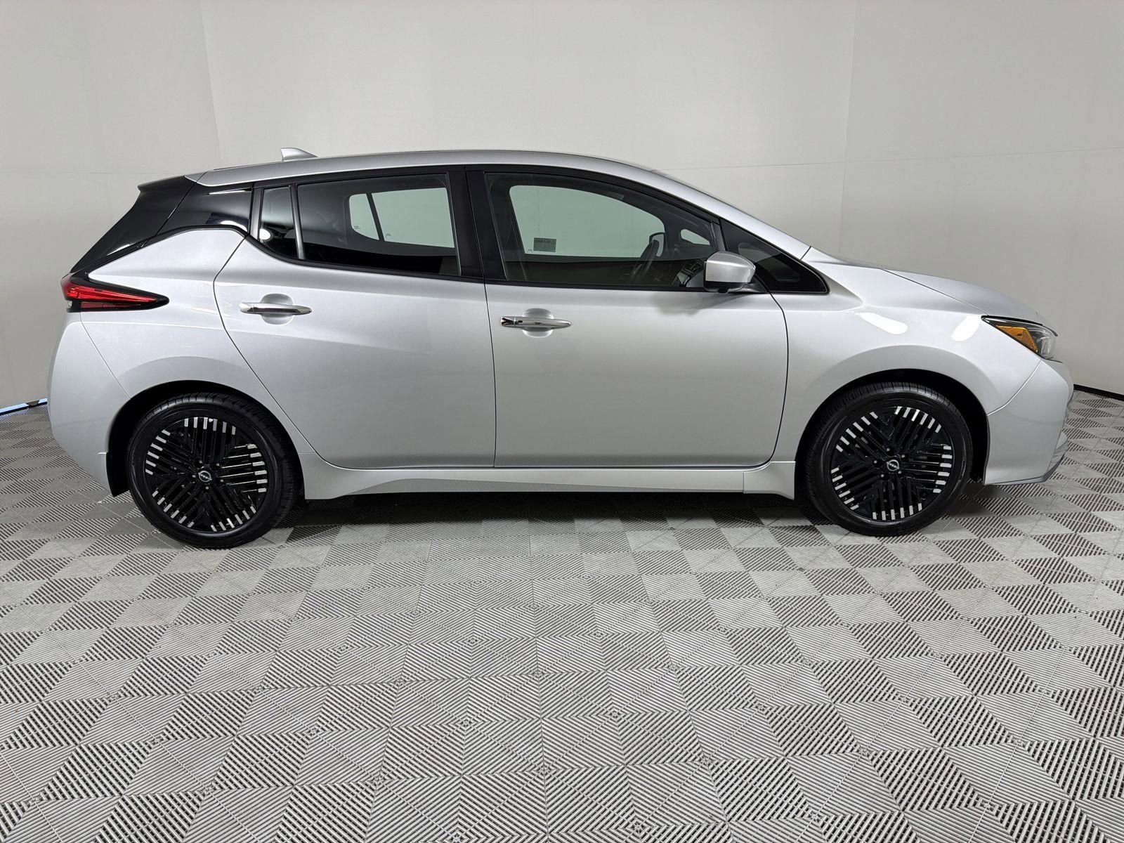 Used 2024 Nissan Leaf SV Plus image 6
