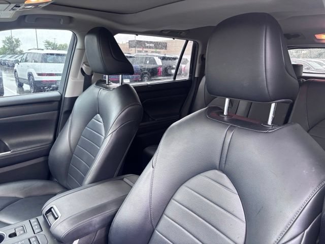 Used 2021 Toyota Highlander XLE AWD/4WD image 15