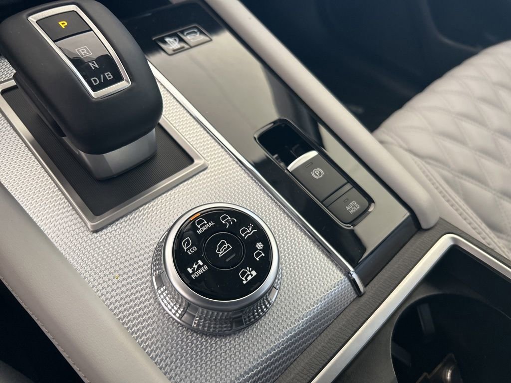 New 2025 Mitsubishi Outlander SEL image 9