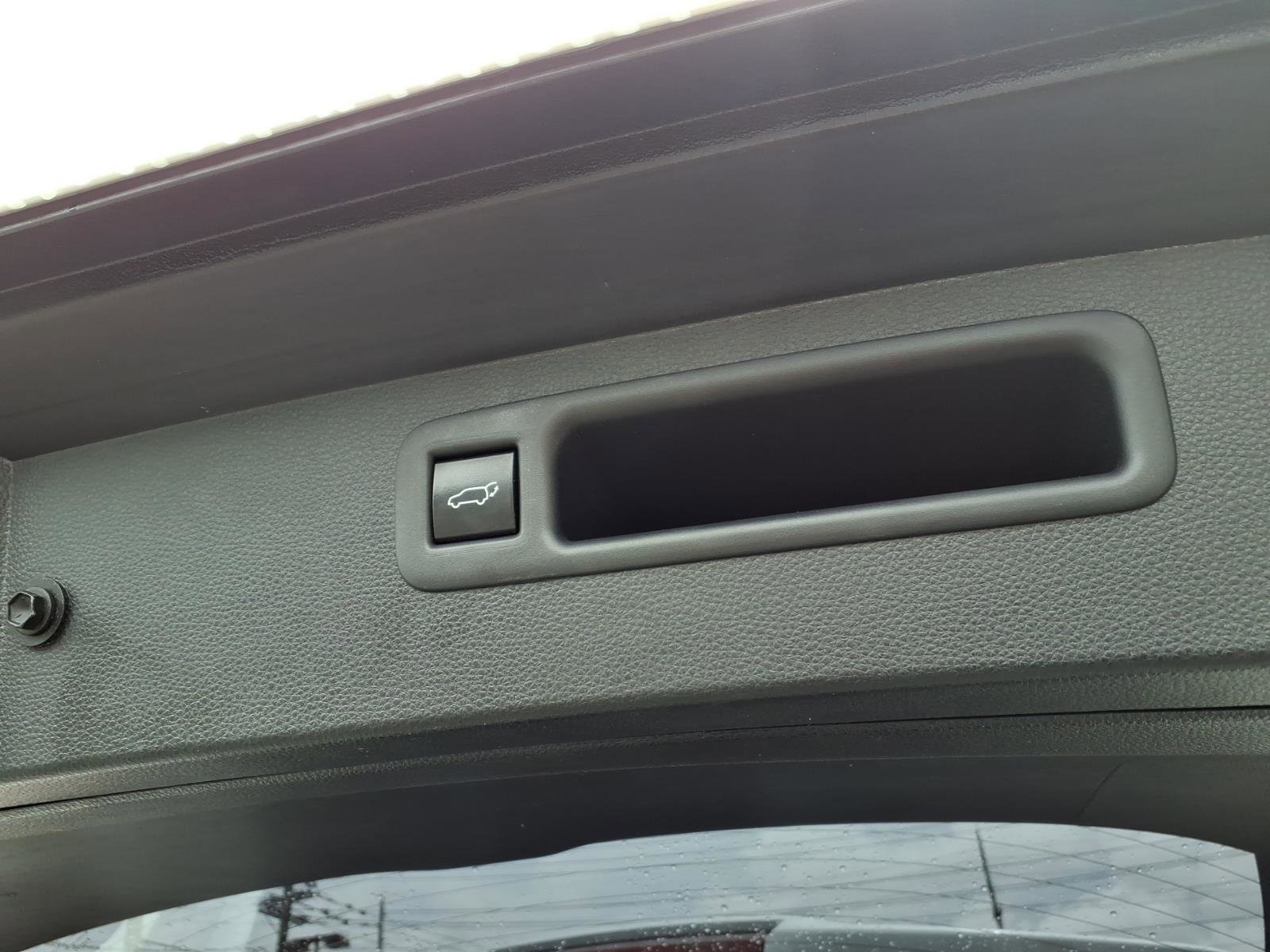 Used 2022 Toyota Highlander XLE AWD/4WD image 14