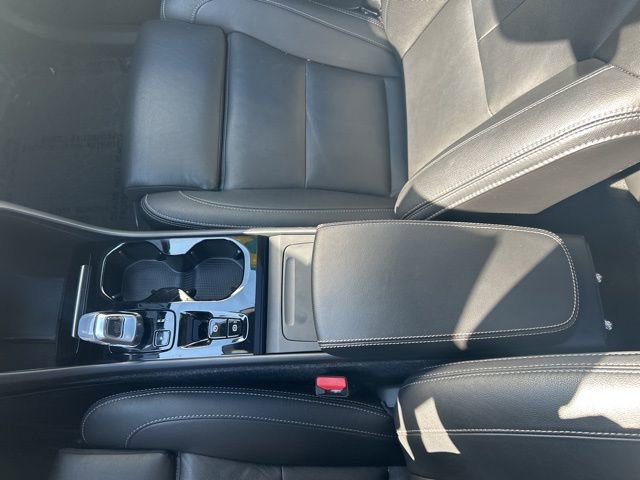 Certified 2025 Volvo XC40 B5 Plus image 26