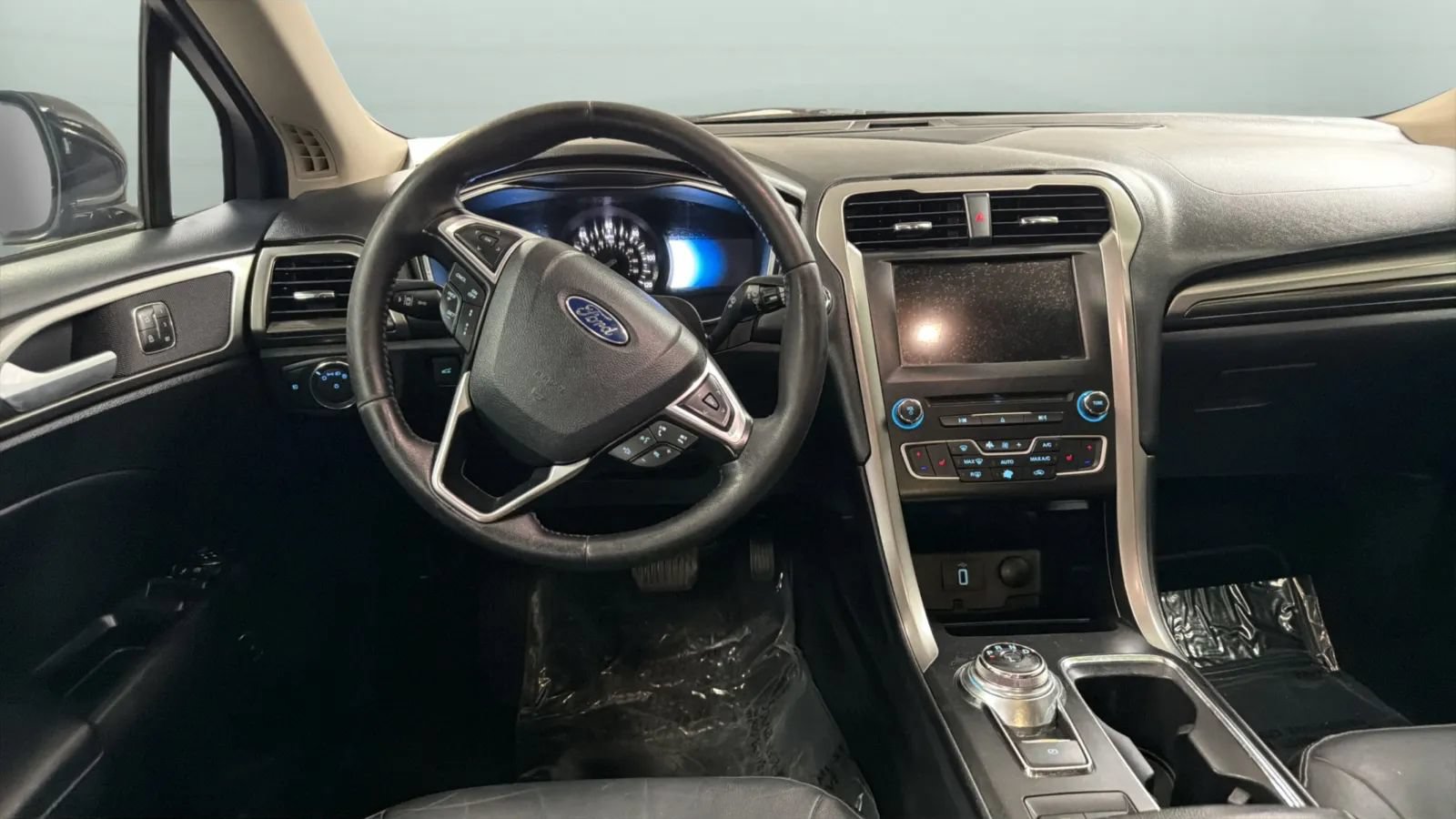 Used 2017 Ford Fusion SE w/ Equipment Group 602A FWD image 11