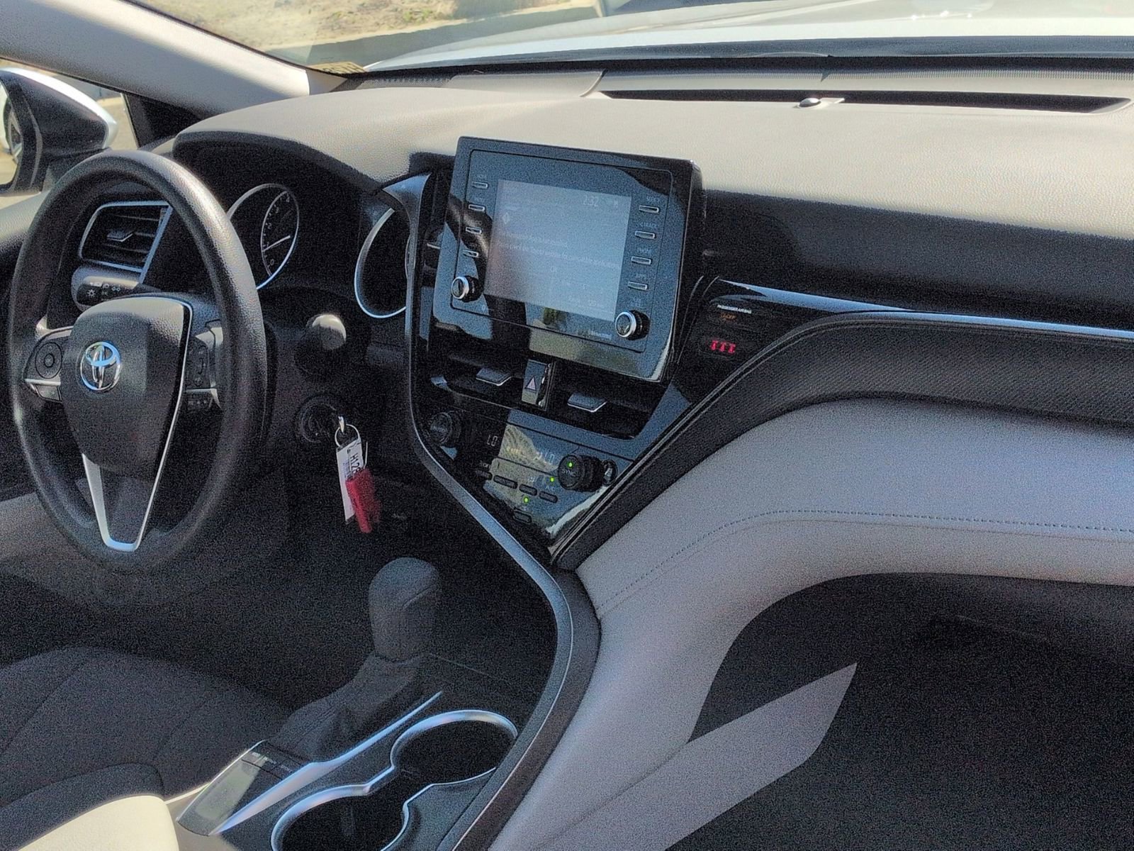 Used 2024 Toyota Camry LE image 31