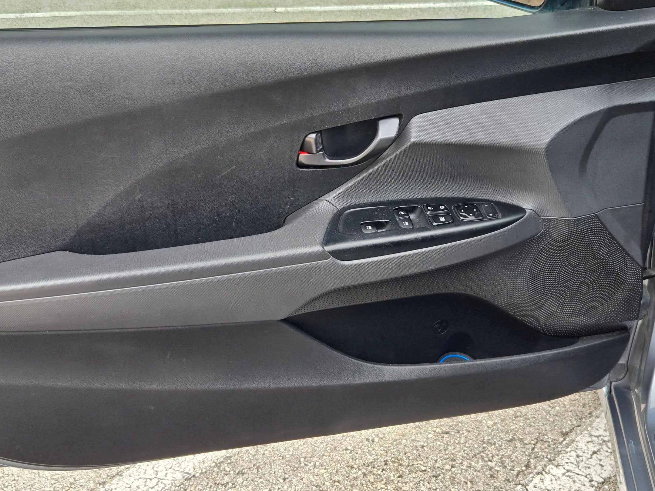 Used 2019 Hyundai Veloster 2.0 FWD image 10