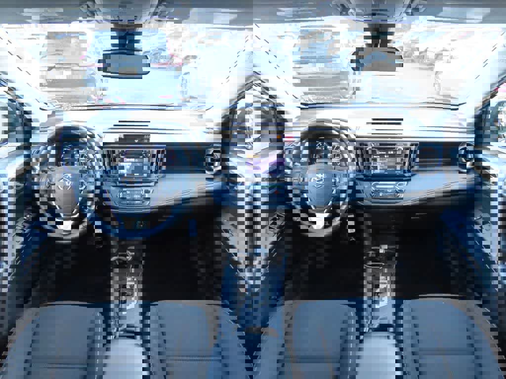 Used 2018 Toyota RAV4 XLE image 18