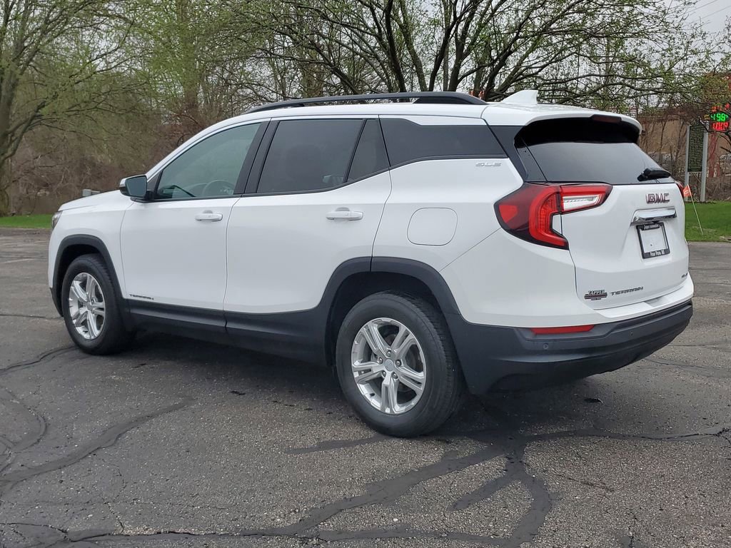 Used 2022 GMC Terrain SLE w/ Driver Convenience Package image 4