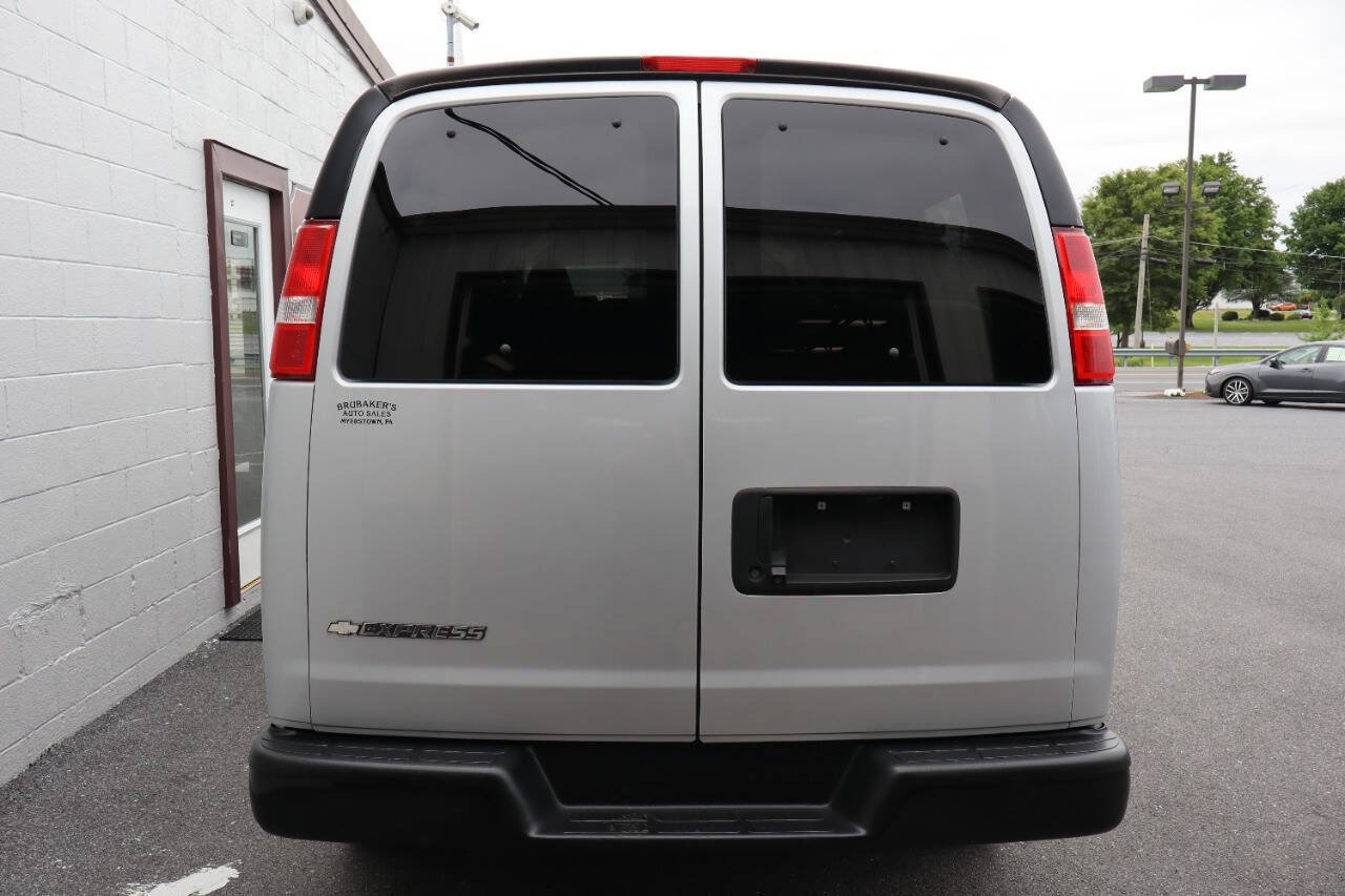 Used 2018 Chevrolet Express 2500 LS w/ Driver Convenience Package RWD image 4