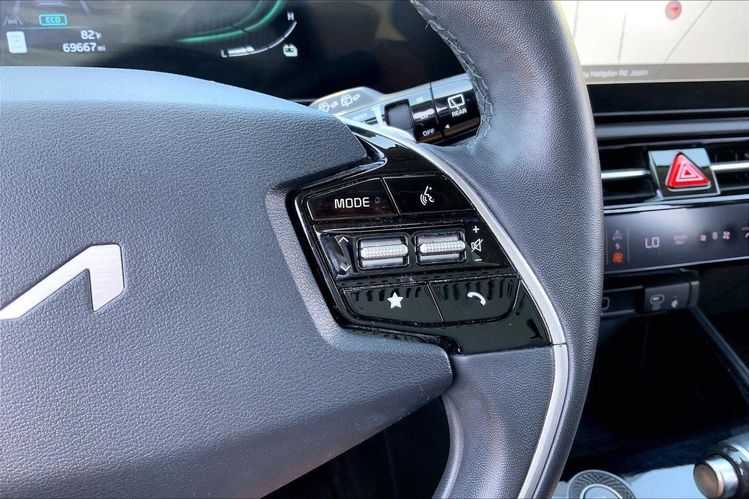 Used 2023 Kia Niro SX Touring FWD image 17