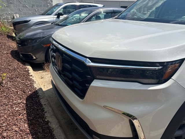 Used 2023 Honda Pilot Touring image 2