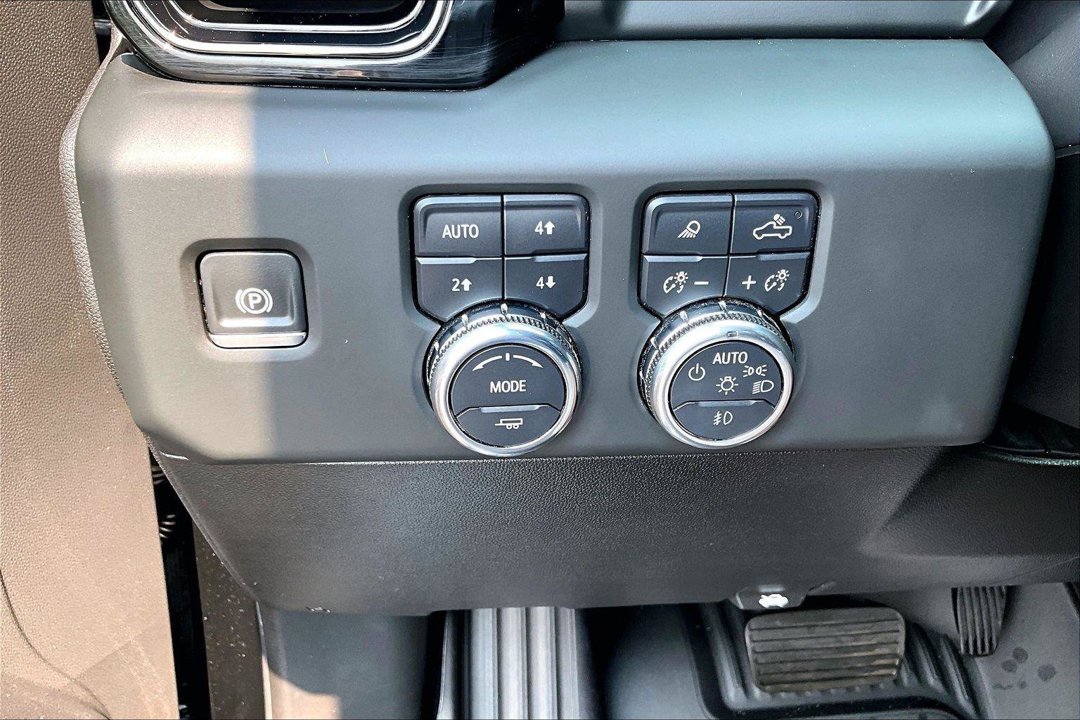 Used 2024 GMC Sierra 1500 AT4 w/ AT4 Preferred Package AWD/4WD image 38