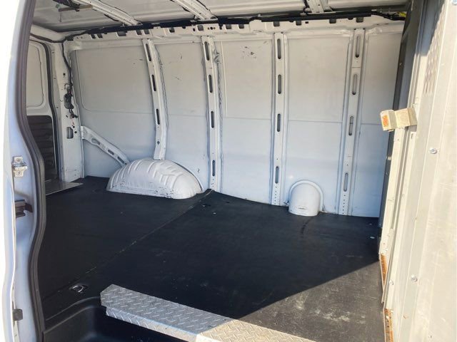 Used 2019 Chevrolet Express 3500 w/ Driver Convenience Package image 17