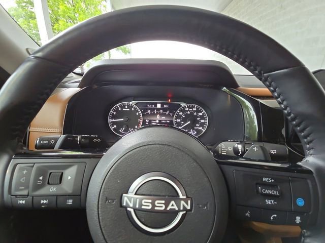 Used 2022 Nissan Pathfinder Platinum w/ Cargo Package FWD image 25