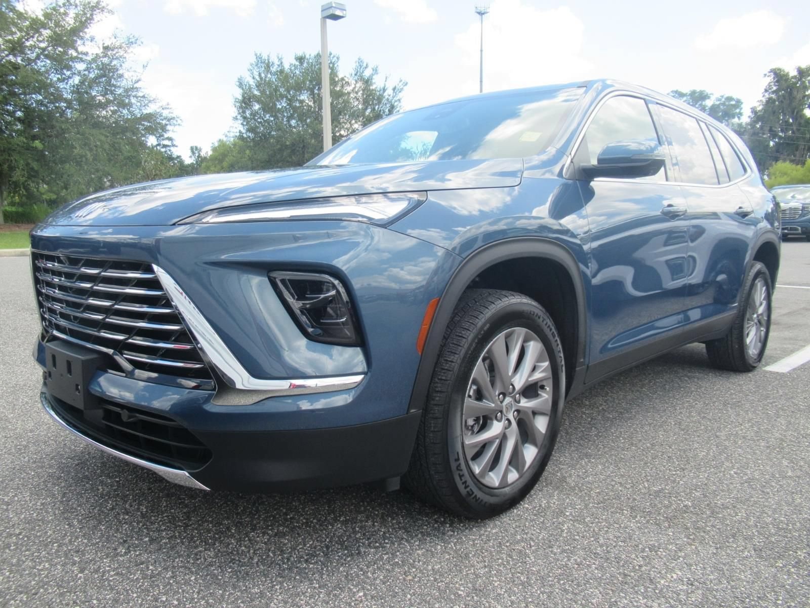Used 2025 Buick Enclave Preferred AWD/4WD image 3