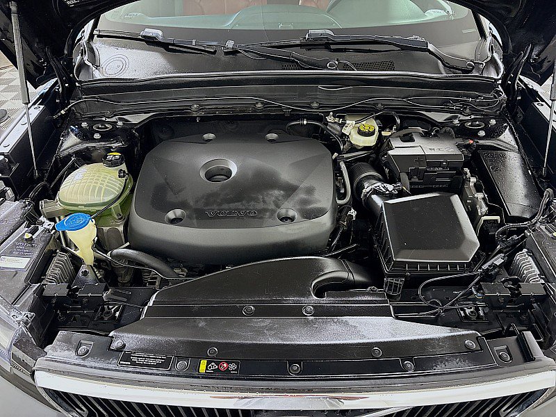 Used 2019 Volvo XC40 T5 Momentum image 30