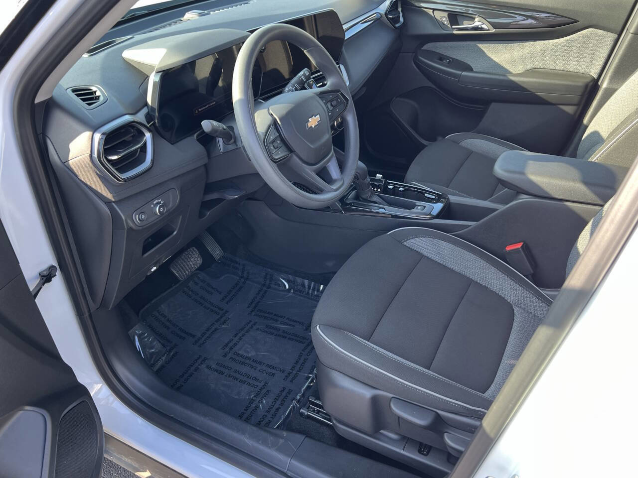 Used 2025 Chevrolet TrailBlazer LT w/ Driver Confidence Package image 12