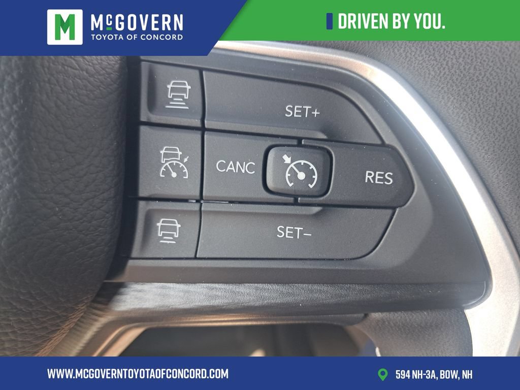 Used 2025 Jeep Grand Cherokee Altitude AWD/4WD image 27