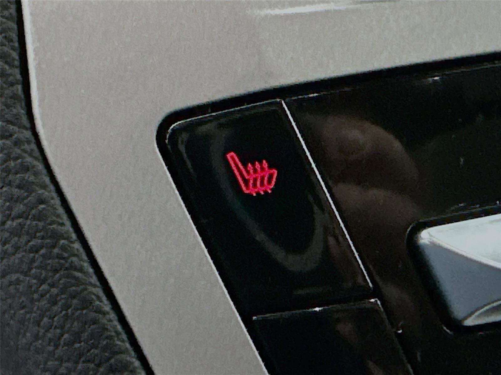 Used 2023 Ford Explorer XLT image 19