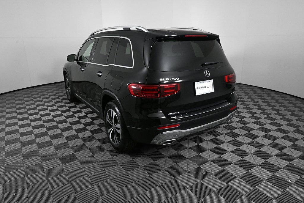 Used 2025 Mercedes-Benz GLB 250 image 4
