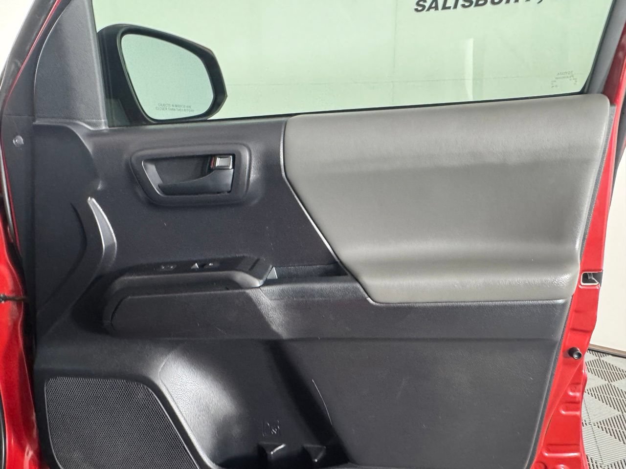 Used 2020 Toyota Tacoma SR w/ SR Convenience Package RWD image 32