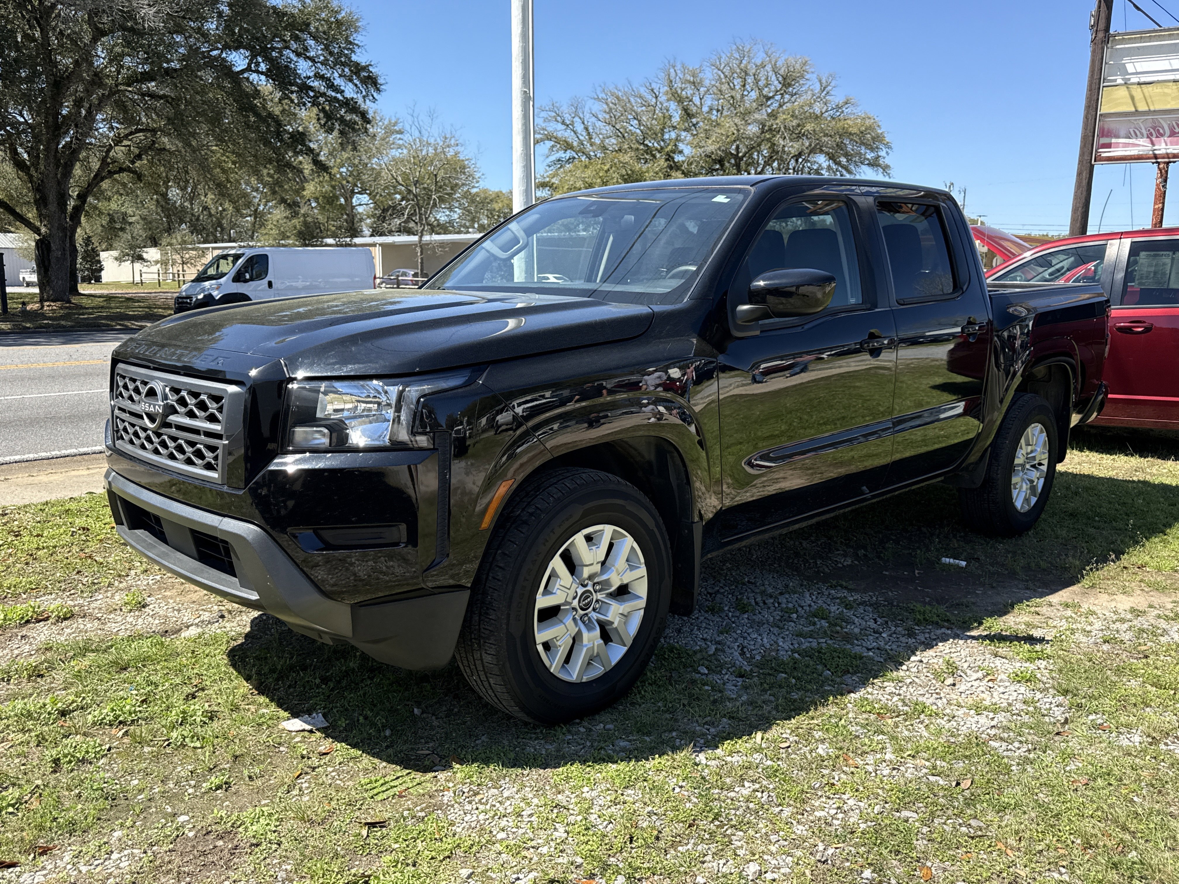 Used 2022 Nissan Frontier SV RWD image 1