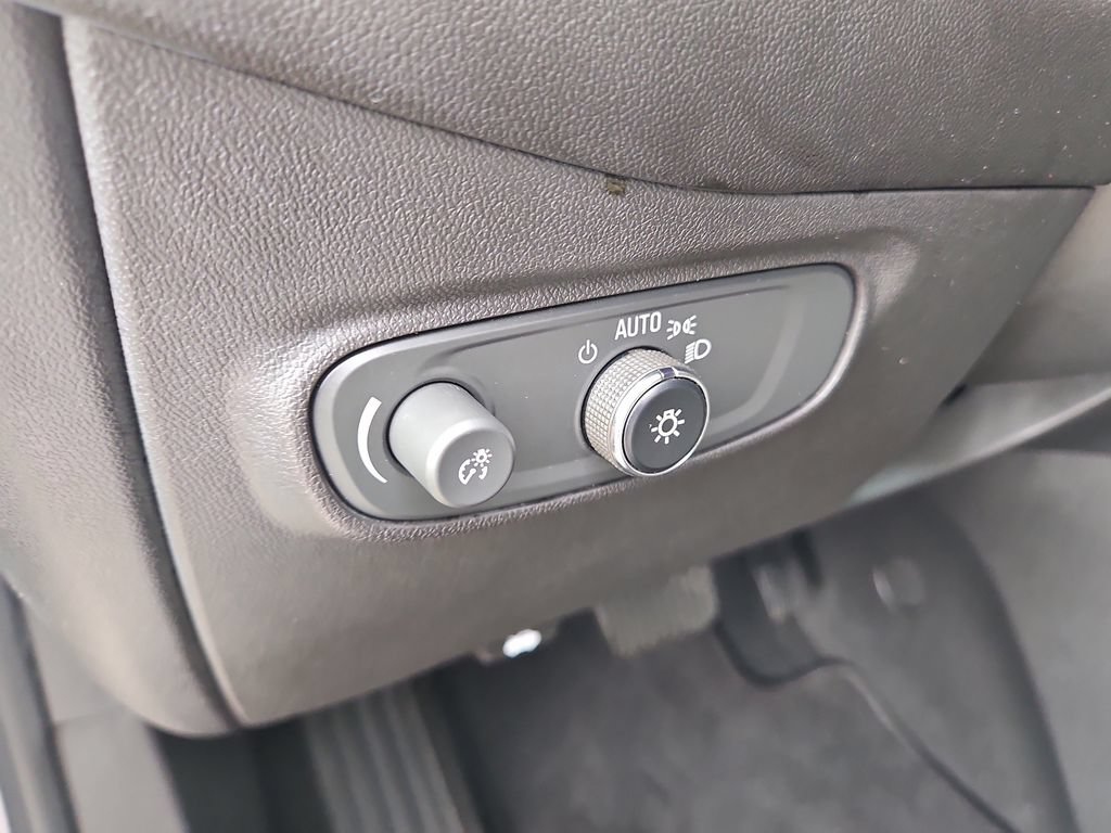 Used 2023 Chevrolet Equinox LT FWD image 25