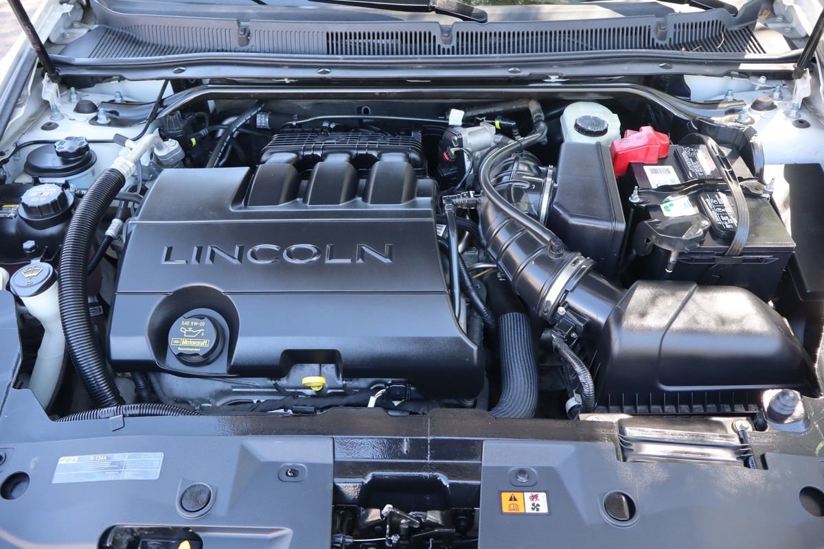 Used 2012 Lincoln MKS AWD image 39