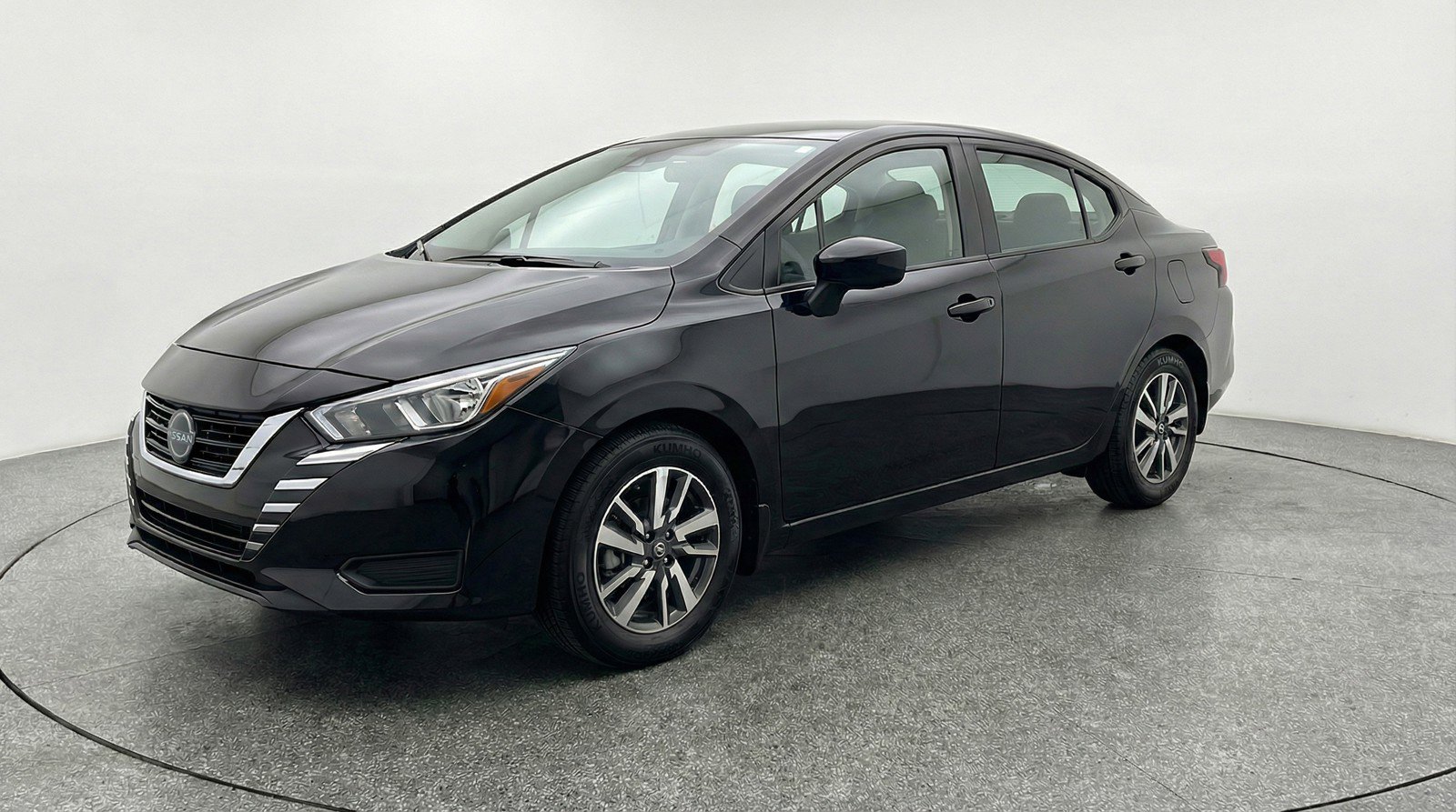 Used 2025 Nissan Versa SV image 3