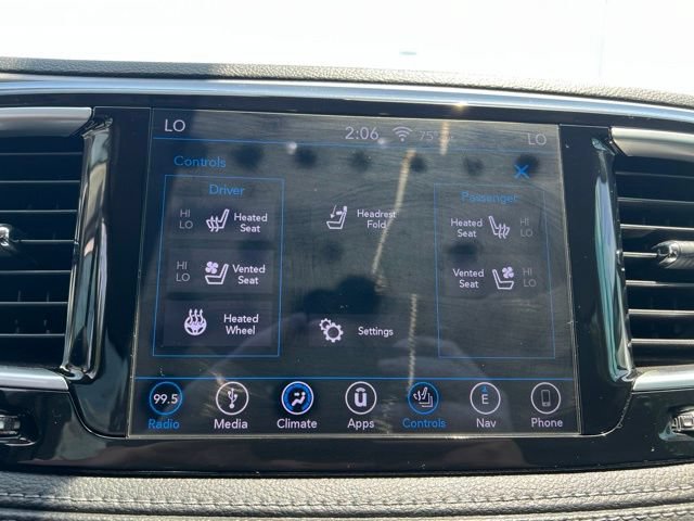 Used 2018 Chrysler Pacifica Limited FWD image 19