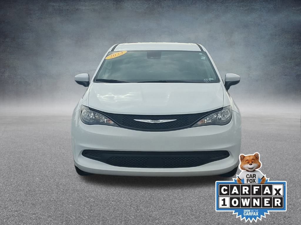 Used 2023 Chrysler Voyager LX image 2