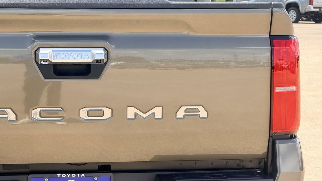 Used 2025 Toyota Tacoma Limited AWD/4WD image 10