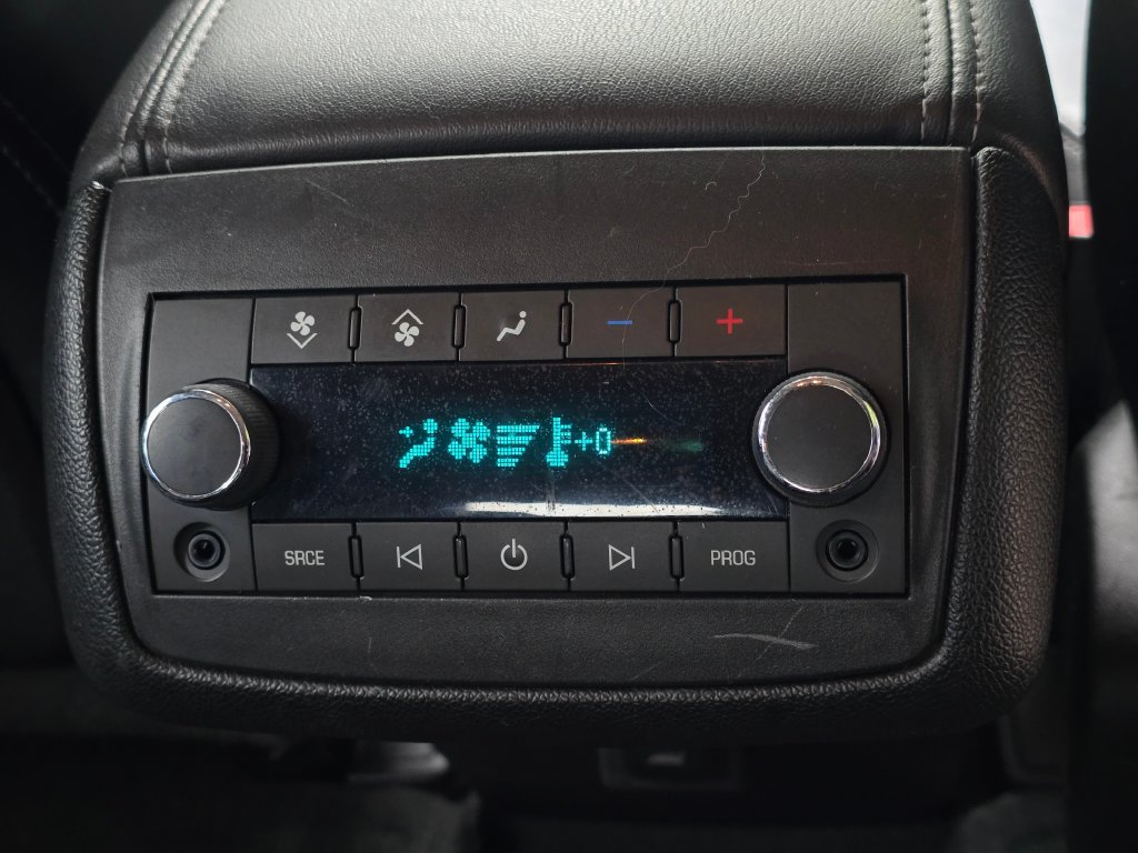 Used 2015 Chevrolet Traverse LTZ AWD/4WD image 18
