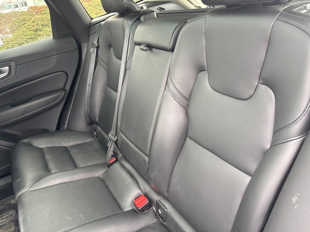 Certified 2023 Volvo XC60 B5 Plus w/ Climate Package image 31