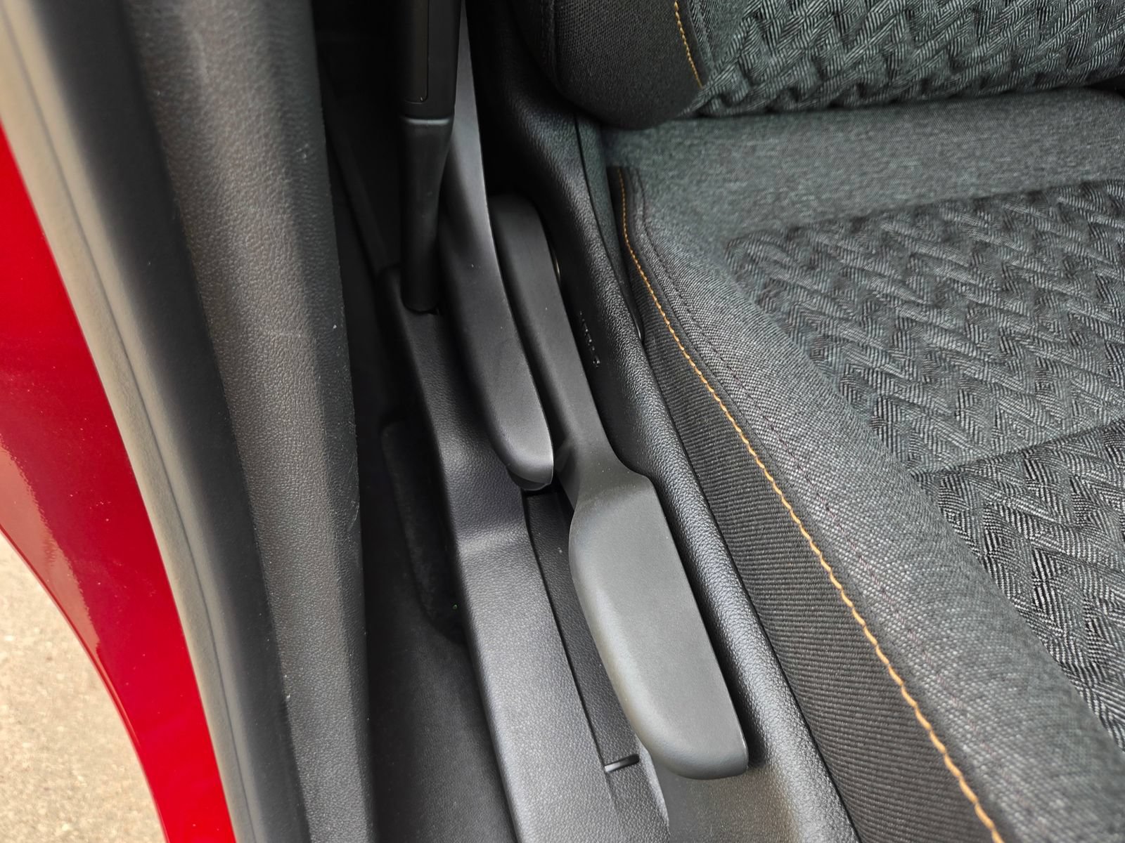 Used 2024 Chevrolet Equinox LT w/ LPO, Floor Liner Package FWD image 25