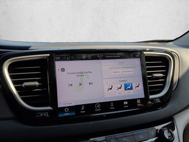 Used 2023 Chrysler Pacifica Touring-L image 13