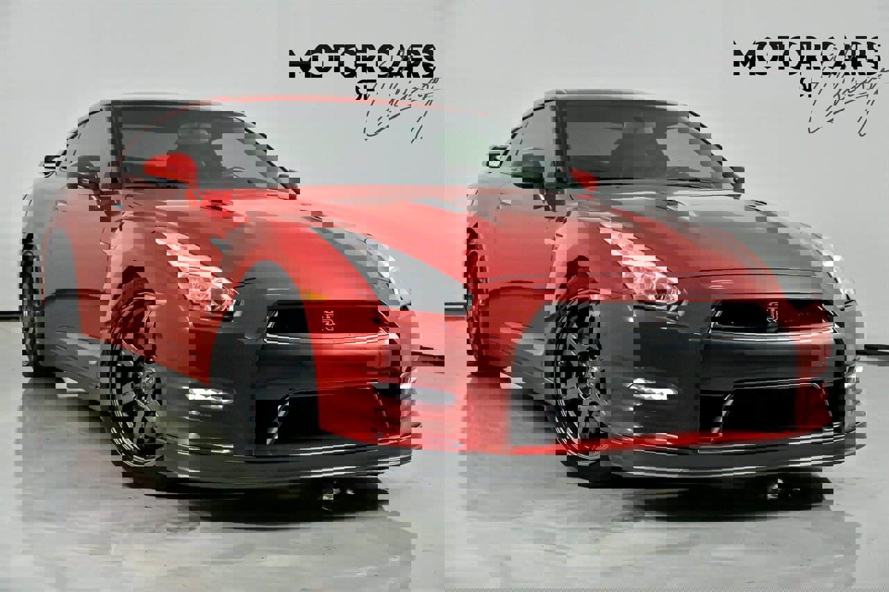 Used 2015 Nissan GT-R Black Edition image 1