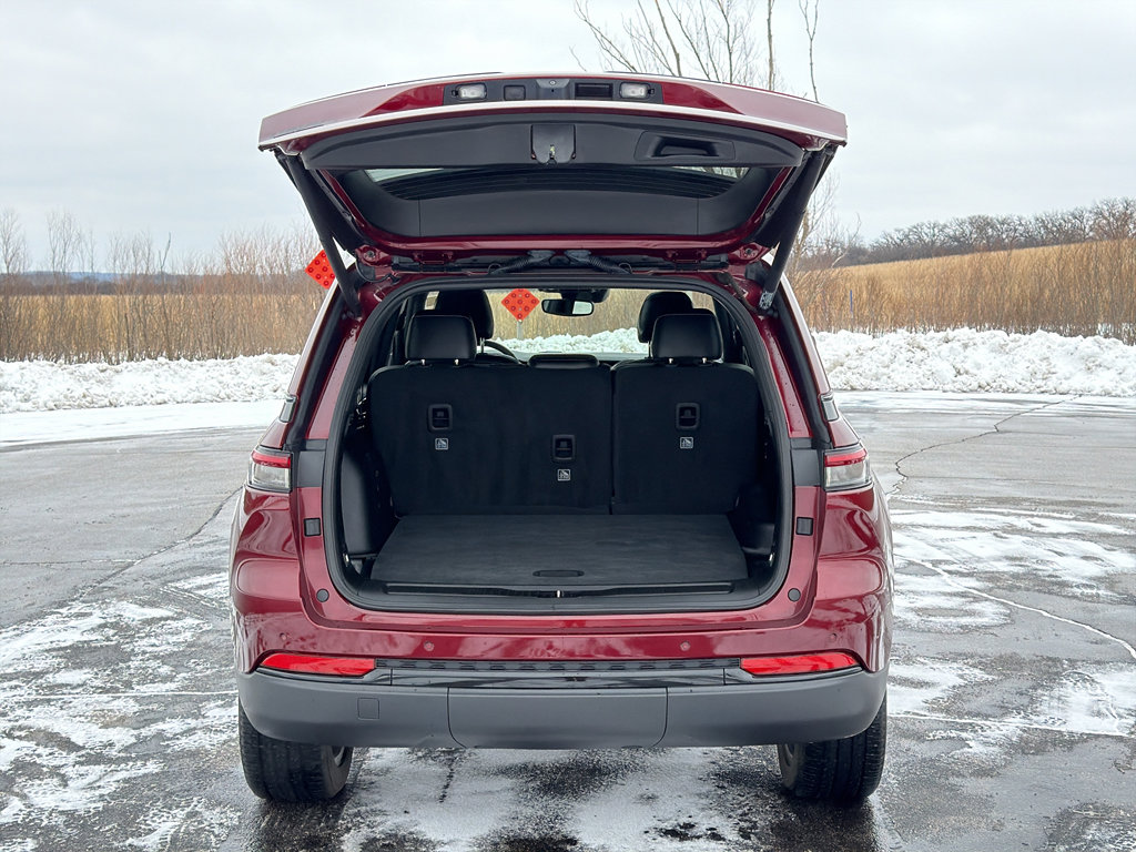 Used 2023 Jeep Grand Cherokee Altitude image 36