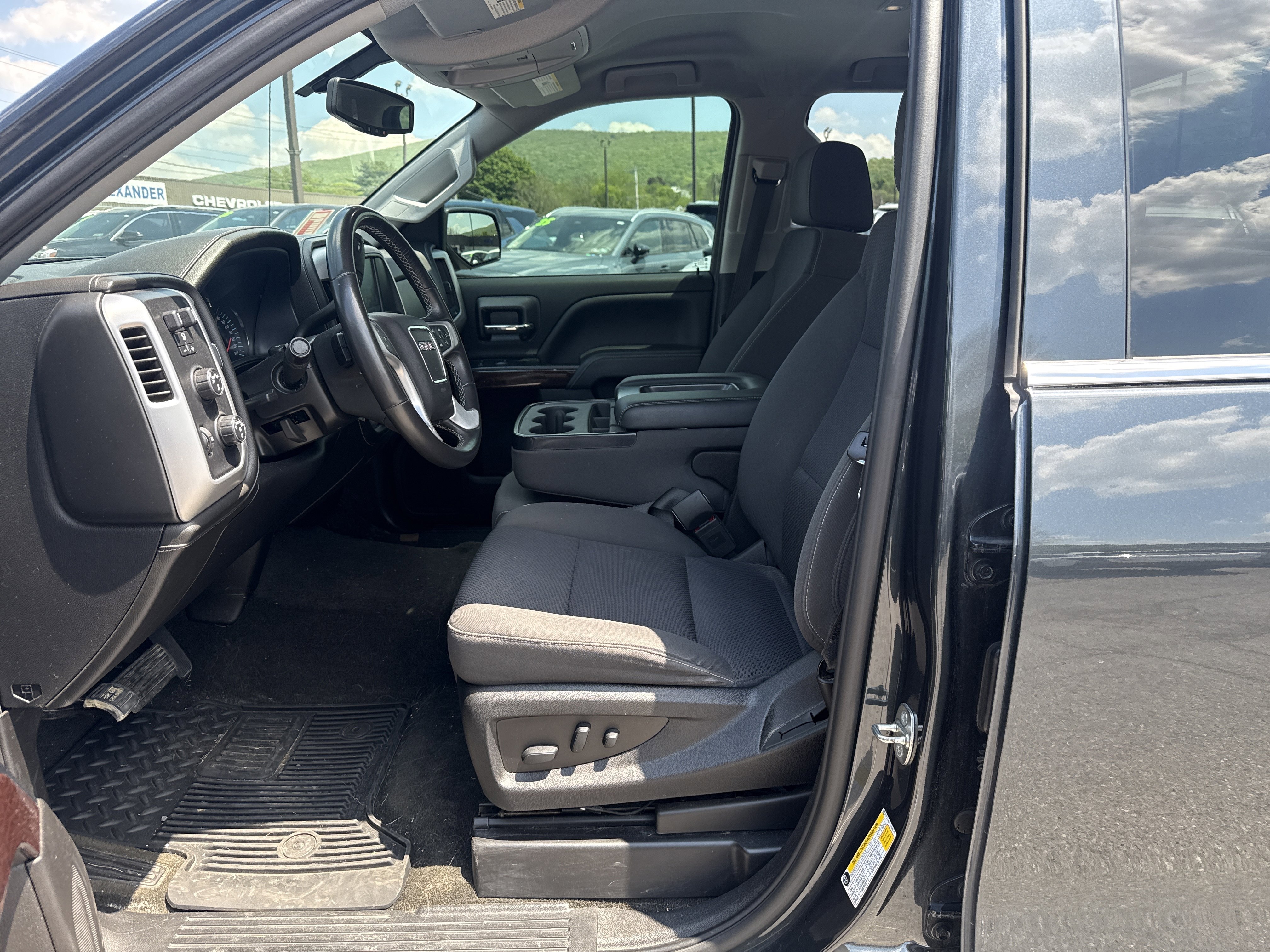 Used 2018 GMC Sierra 1500 SLE w/ SLE Value Package AWD/4WD image 12