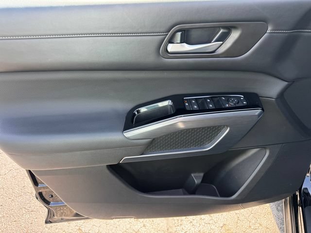 Used 2025 Nissan Pathfinder SL AWD/4WD image 23