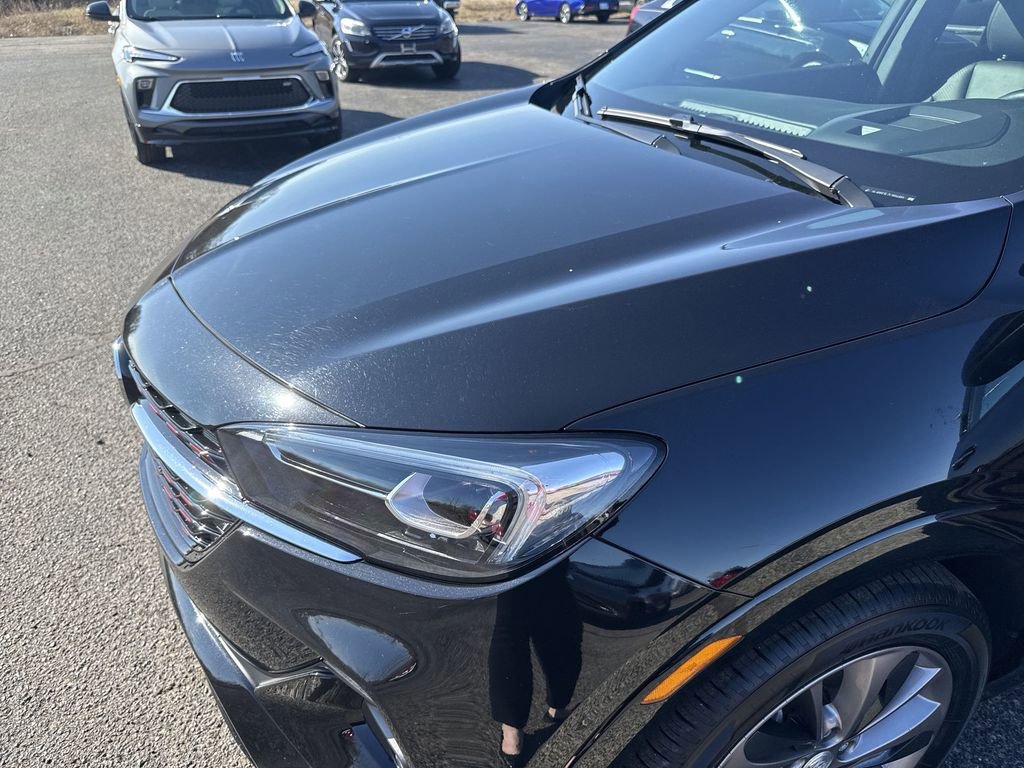 Certified 2020 Buick Encore GX Essence w/ Experience Buick Package image 37