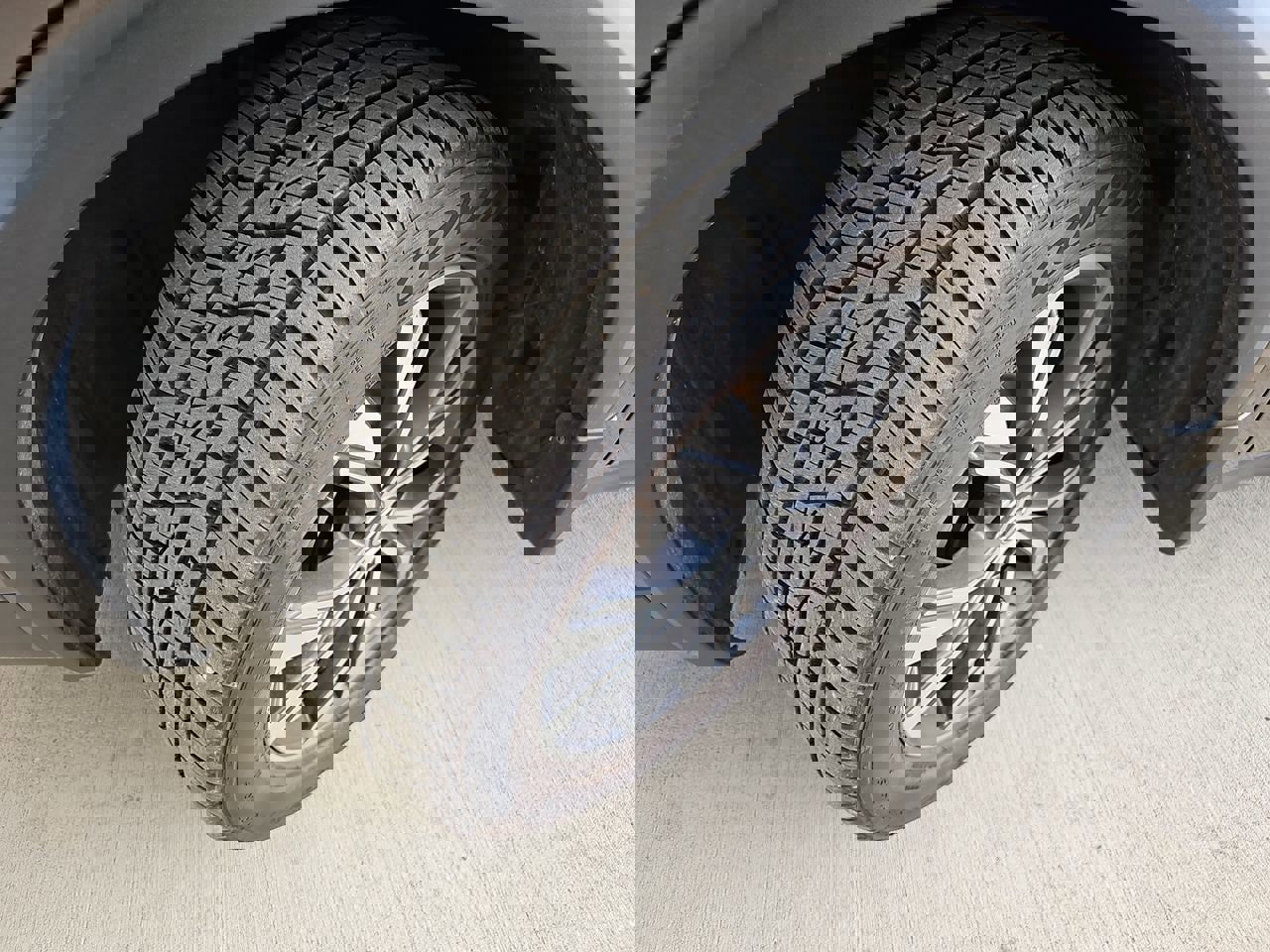 Used 2017 INFINITI QX30 Premium w/ Navigation Package image 35